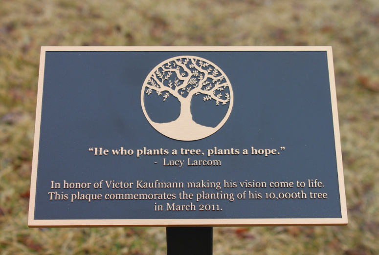 Recognizing Employees With Custom Outdoor Recognition Plaques